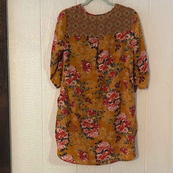 Fig and Flower Anthropologie floral top medium - Picture 6 of 7